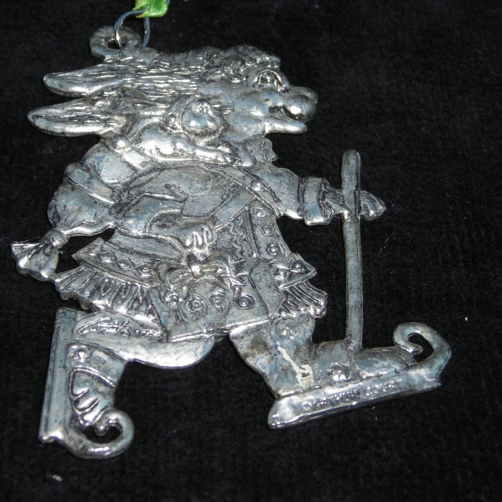 ARTHUR COURT BUNNY SKATING ORNAMENT